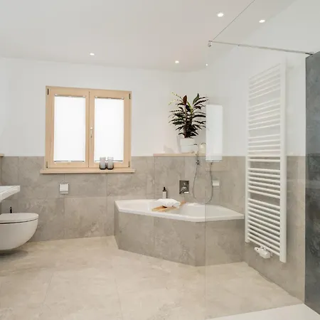 Fenjoy Ferienapartments Am Chiemsee Mit Bergblick * Бернау-ам-Кимзее